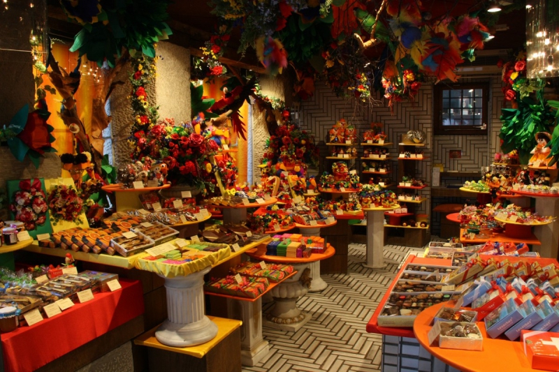 vitrine-SOLLIES VILLE-min_candy_store_chocolate_shop_chocolate_switzerland-393515