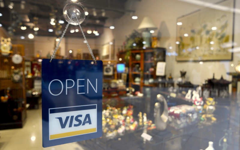 vitrine-SOLLIES VILLE-min_open_sign_visa_sign_open_store_sign_visa_credit_card_business-810443